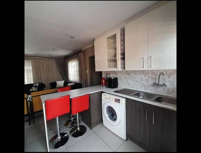 3 BEDROOM HOUSE FOR SALE IN CLAYVILLE